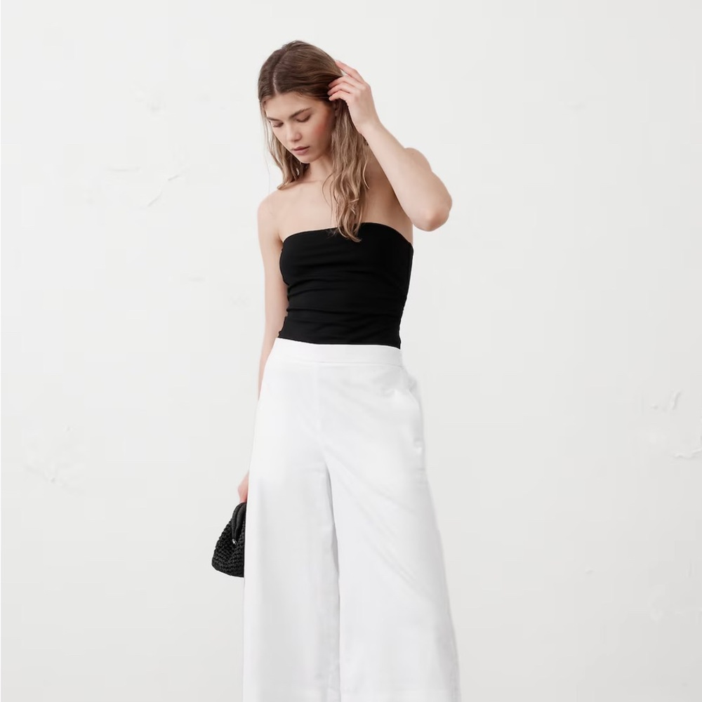 NWT Banana Republic Factory. White pull-up cropped linen blend wide leg pants.